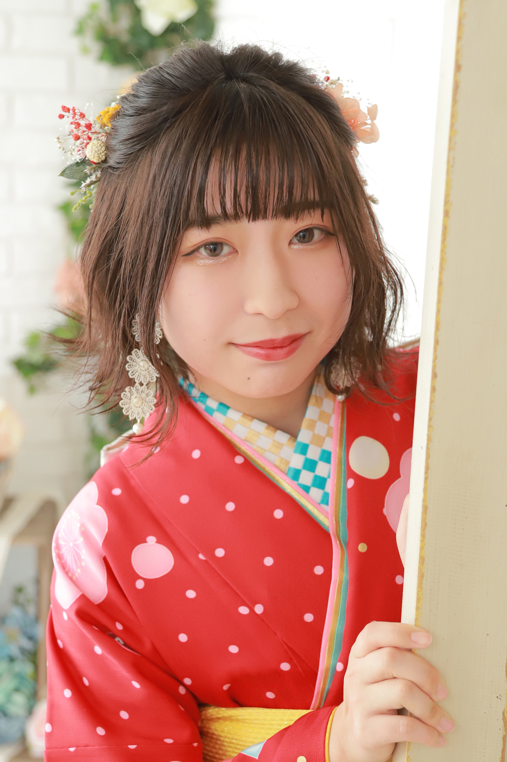 髪型 髪飾り ハーフアップでお花をたくさん散りばめてかわいらしいヘアスタイルに トータルフォトスタジオトマト 栃木県小山市の写真館です 七五三 お宮参り 成人式はトマトへ